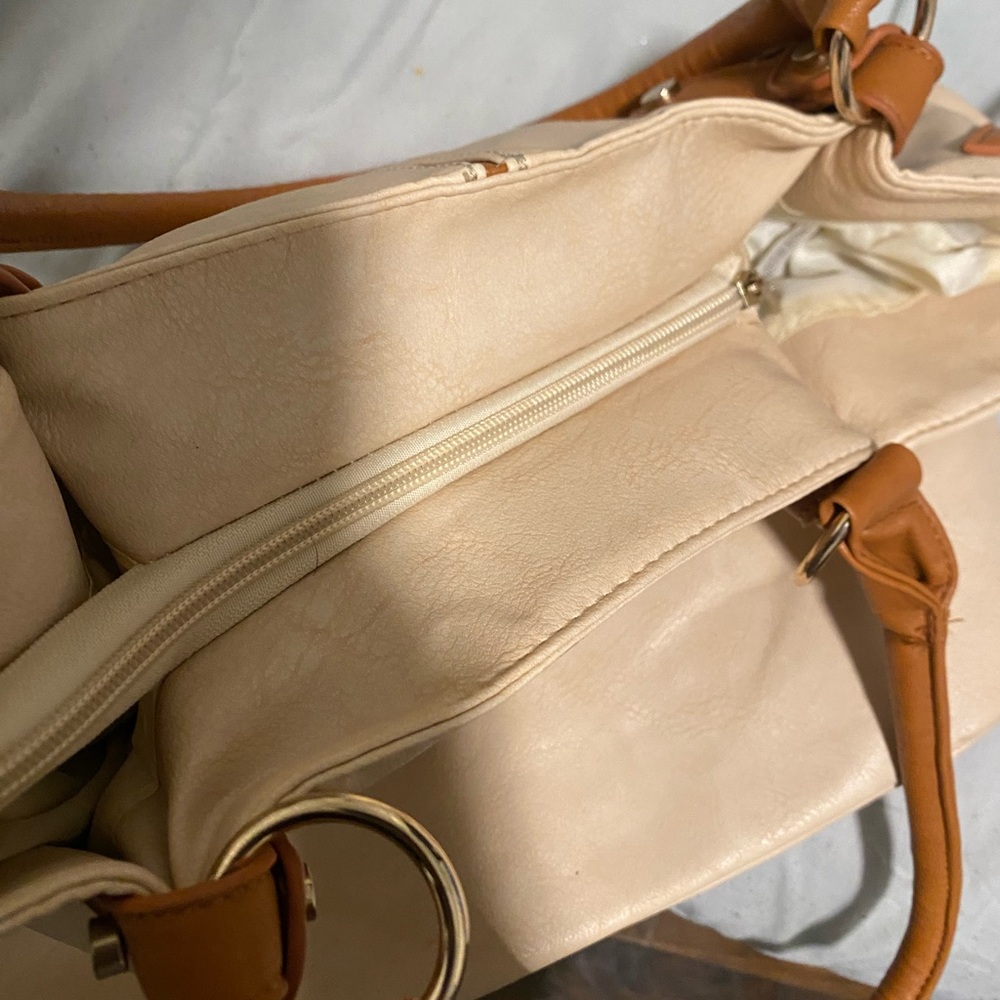 Michael Kors Cream Leather Shoulder Bag with Tan Trim - Picture 7 of 8